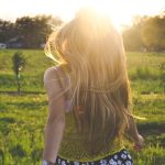 7 Tips Menjaga Rambut Tetap Kuat Meski Sering Terpapar Sinar Matahari