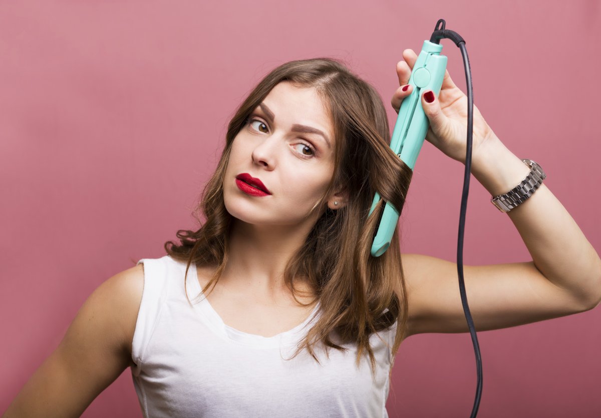 10 Tips Rambut Tetap Lembut Meski Sering Menggunakan Alat Panas