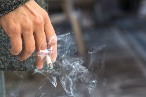 10 Tips Menghindari Kebiasaan yang Membahayakan Kesehatan Tulang