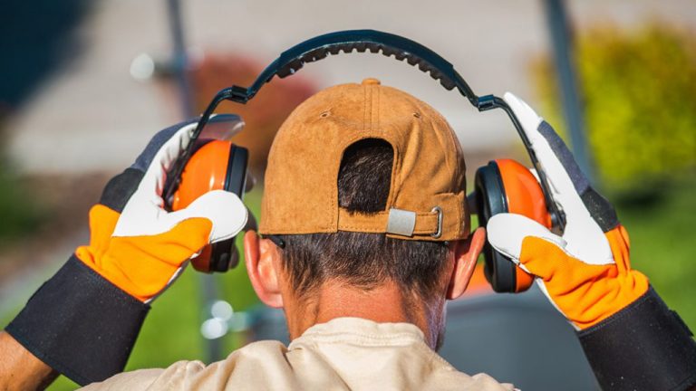 7 Tips Menghindari Trauma pada Telinga Akibat Cedera Fisik