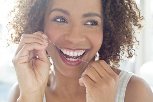 Panduan 7 Langkah Flossing yang Benar untuk Kesehatan Mulut Panduan 7 Langkah Flossing yang Benar untuk Kesehatan Mulut