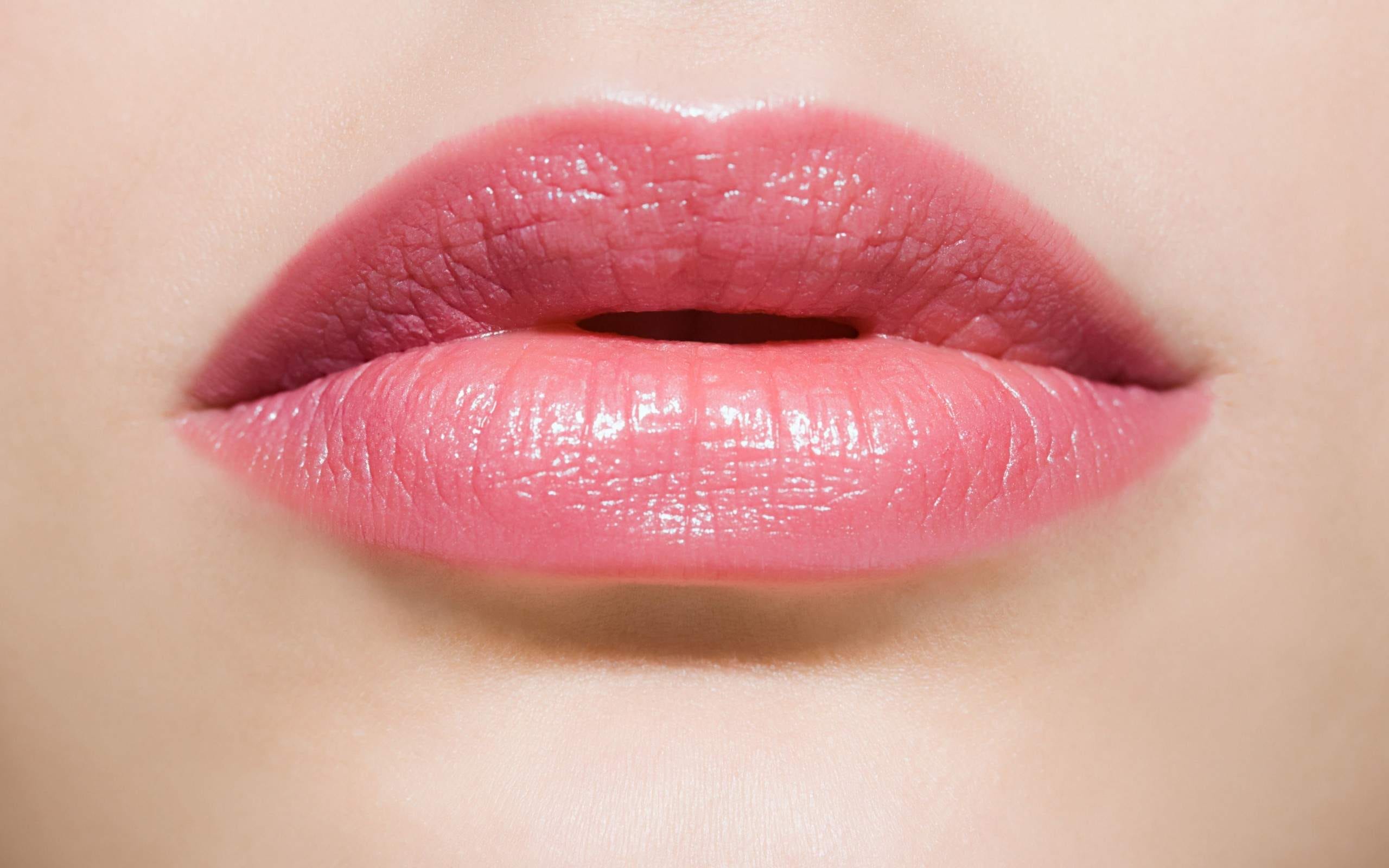 7 Cara Mengembalikan Warna Bibir yang Kusam