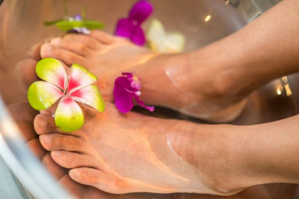 5 Cara Merendam Kaki yang Benar untuk Relaksasi dan Kesehatan