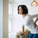 10 Kebiasaan Buruk yang Merusak Kesehatan Pinggang