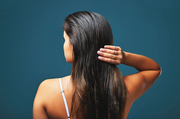 10 Cara Mengatasi Rambut Berminyak dengan Efektif