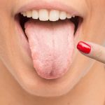 7 Cara Mendeteksi Masalah Kesehatan dari Warna Lidah