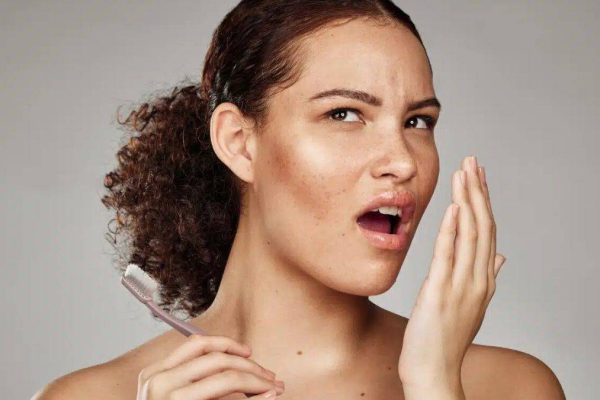 7 Cara Menjaga Nafas Tetap Segar Sepanjang Hari
